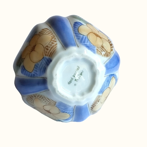 Vintage Handpainted Ceramic Vase Made in Thailand with Floral Print - Picture 6 of 10